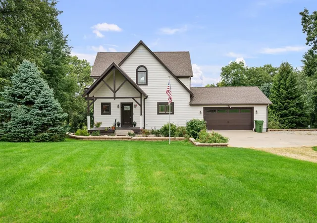 Photo 2 of Single family home for sale at 3930 Brandy Ln, Clinton, IA 52732 | MLS# 12760999 | Listing updated on 2026-10-22