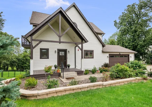 Photo 3 of Single family home for sale at 3930 Brandy Ln, Clinton, IA 52732 | MLS# 12760999 | Listing updated on 2026-10-22