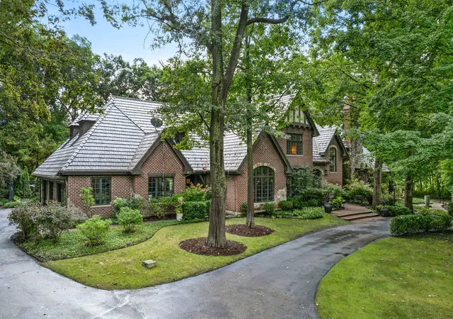 Photo 1 of Single family home for sale at 2901 Glenbriar Dr, St. Charles, IL 60174 | MLS# 12761002 | Listing updated on 2026-09-24