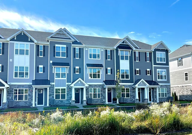 Townhouse for sale at 415 Lakeshore Ct, St. Charles, IL 60174 | MLS# 12761019