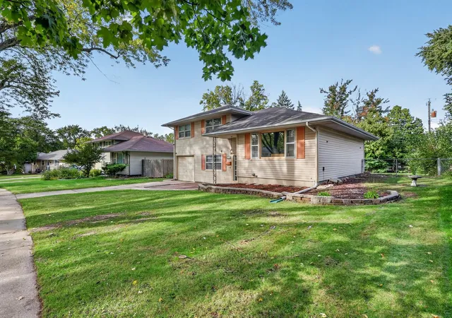 Photo 3 of Single family home for sale at 3804 Seward Ave, Rockford, IL 61108 | MLS# 12761033 | Listing updated on 2026-10-07
