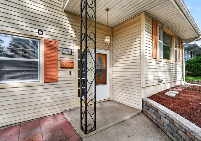 Photo 3 of Single family home for sale at 3804 Seward Ave, Rockford, IL 61108 | MLS# 12761033 | Listing updated on 2026-10-07