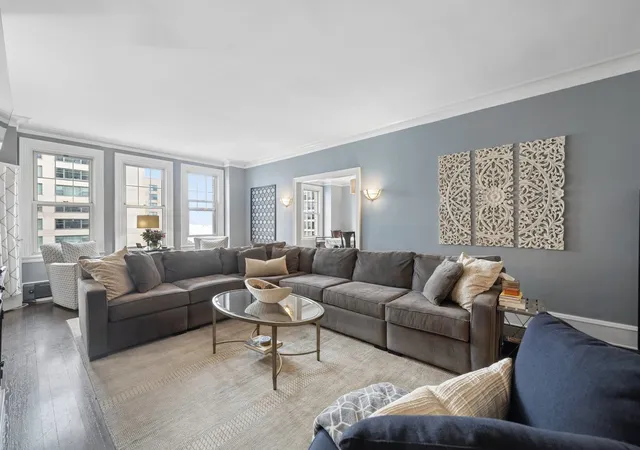 Photo 2 of Condo for sale at 5000 S E End Ave #15C, Chicago, IL 60615 | MLS# 12761034 | Listing updated on 2026-10-01
