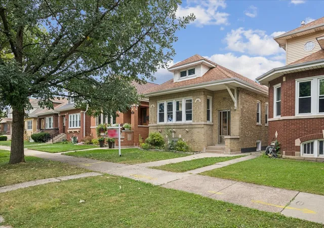 Photo 2 of Single family home for sale at 5325 N Linder Ave, Chicago, IL 60630 | MLS# 12761037 | Listing updated on 2026-09-23