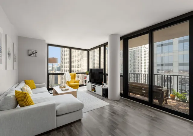Photo 3 of Condo for sale at 210 S Desplaines St #1901, Chicago, IL 60661 | MLS# 12761049 | Listing updated on 2026-10-08