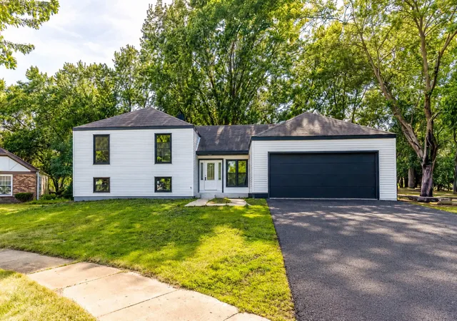 Photo 1 of Single family home for sale at 1482 Pebblestone Cvs, Wheaton, IL 60189 | MLS# 12761057 | Listing updated on 2026-10-15