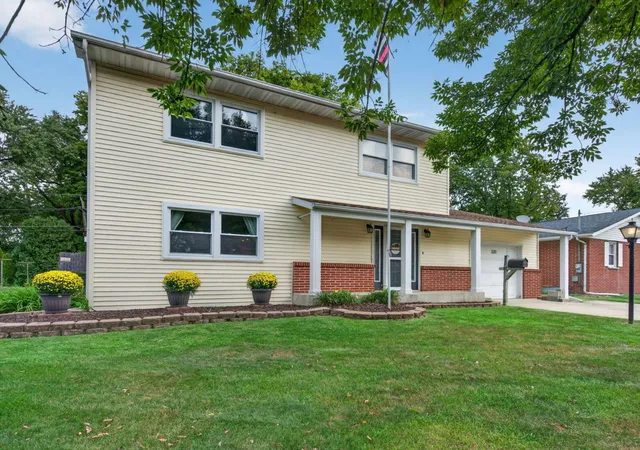 Photo 2 of Single family home for sale at 520 Johnson Ave, Morris, IL 60450 | MLS# 12761102 | Listing updated on 2026-10-05
