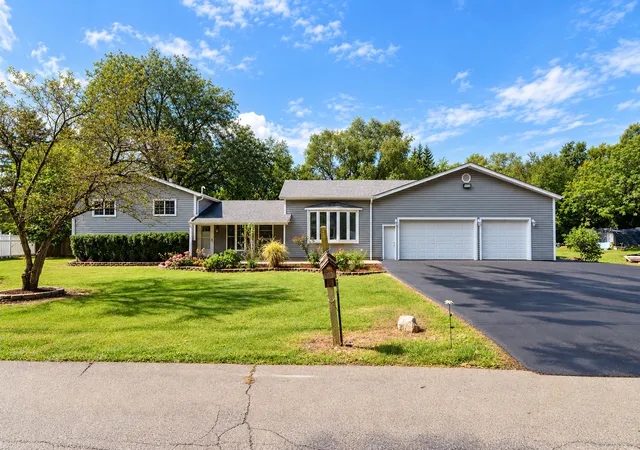 Photo 1 of Single family home for sale at 5n712 Garden Ave, Roselle, IL 60172 | MLS# 12761114 | Listing updated on 2026-09-25