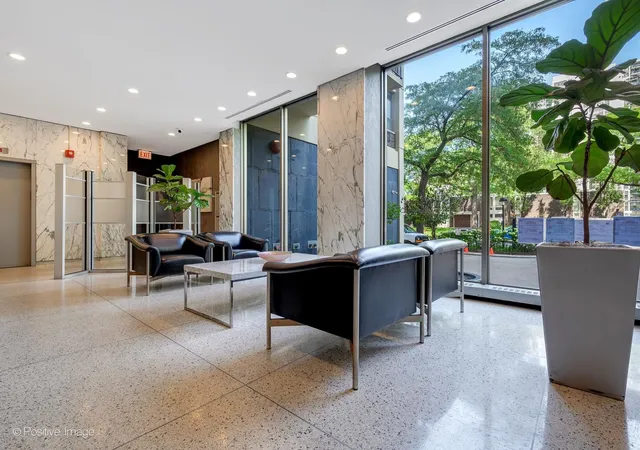 Listing Photo 3 - Condo for sale in building located at 1360 N Sandburg Ter, Chicago, IL 60610 - Unit #2701C