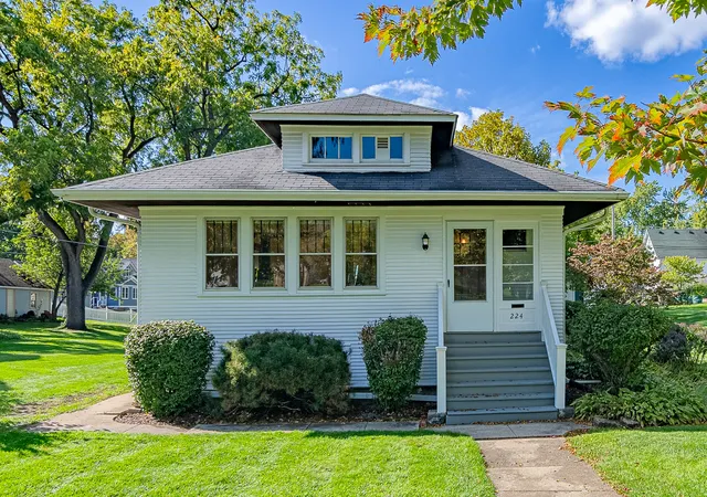Photo 1 of Single family home for sale at 224 S Walnut St, Itasca, IL 60143 | MLS# 12761117 | Listing updated on 2026-10-07