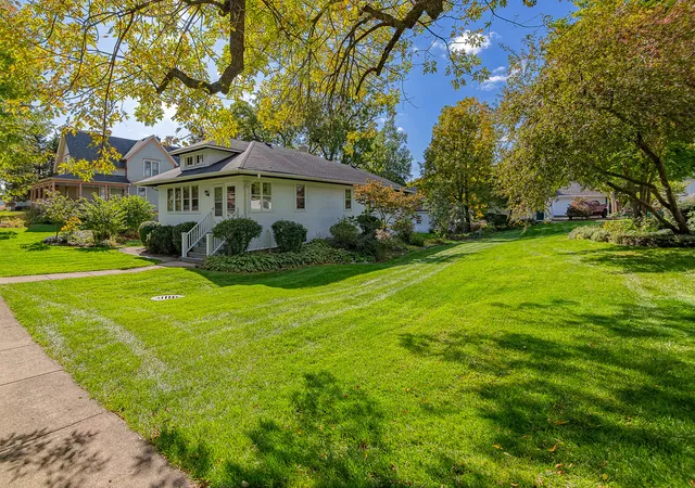 Photo 2 of Single family home for sale at 224 S Walnut St, Itasca, IL 60143 | MLS# 12761117 | Listing updated on 2026-10-07
