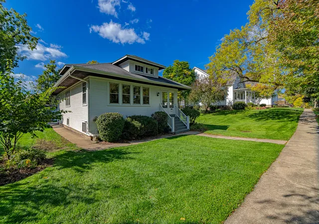 Photo 3 of Single family home for sale at 224 S Walnut St, Itasca, IL 60143 | MLS# 12761117 | Listing updated on 2026-10-07