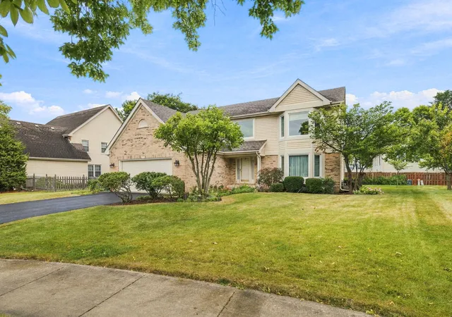 Photo 1 of Single family home for sale at 1011 E Amberwood Cir, Naperville, IL 60563 | MLS# 12761120 | Listing updated on 2026-09-21