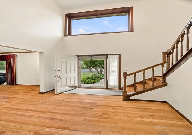Photo 4 of Single family home for sale at 1011 E Amberwood Cir, Naperville, IL 60563 | MLS# 12761120 | Listing updated on 2026-09-21