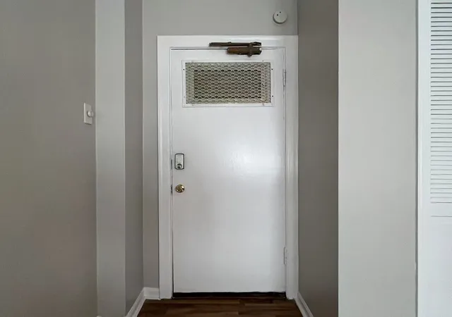 Photo 3 of Condo for sale at 5135 S Kenwood Ave #406, Chicago, IL 60615 | MLS# 12761128 | Listing updated on 2026-09-22