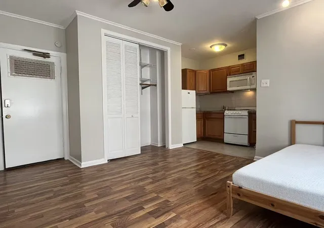 Photo 4 of Condo for sale at 5135 S Kenwood Ave #406, Chicago, IL 60615 | MLS# 12761128 | Listing updated on 2026-09-22