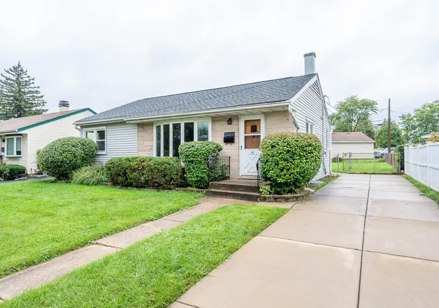 Single family home for sale at 104 N Warrington Rd, Des Plaines, IL 60016 | MLS# 12761137