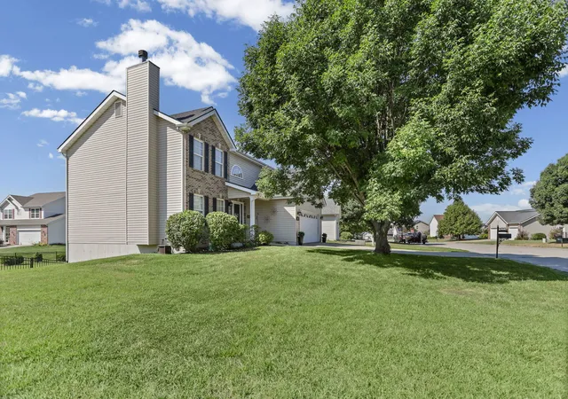 Photo 1 of Single family home for sale at 812 Terra Springs Way Dr, Fairview Heights, IL 62208 | MLS# 12761144 | Listing updated on 2026-09-24