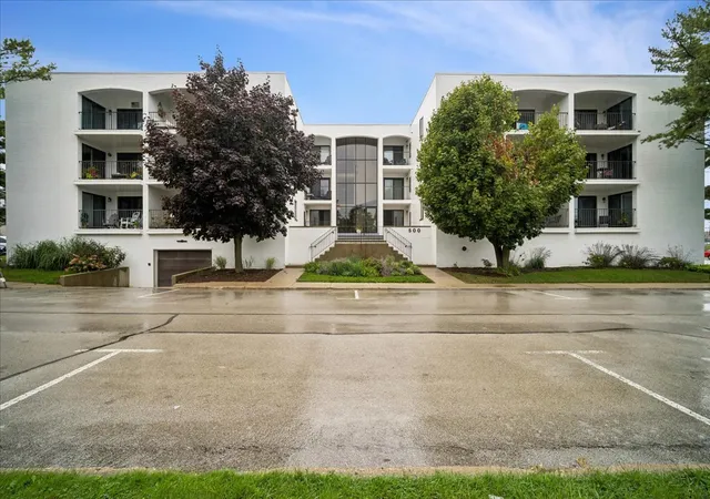 Photo 1 of Condo for sale at 500 Lake View Ave #2B, Highwood, IL 60040 | MLS# 12761146 | Listing updated on 2026-10-06