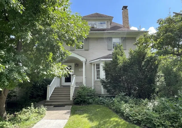 Photo 3 of Sale Pending at 2626 Isabella St, Evanston, IL 60201 | MLS# 12761163 | Listing updated on 2026-10-02