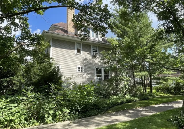 Photo 3 of Sale Pending at 2626 Isabella St, Evanston, IL 60201 | MLS# 12761163 | Listing updated on 2026-10-02