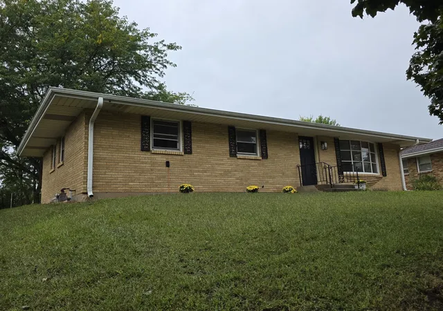 Photo 3 of Single family home for sale at 2905 Concordia Dr, Rockford, IL 61109 | MLS# 12761166 | Listing updated on 2026-09-22