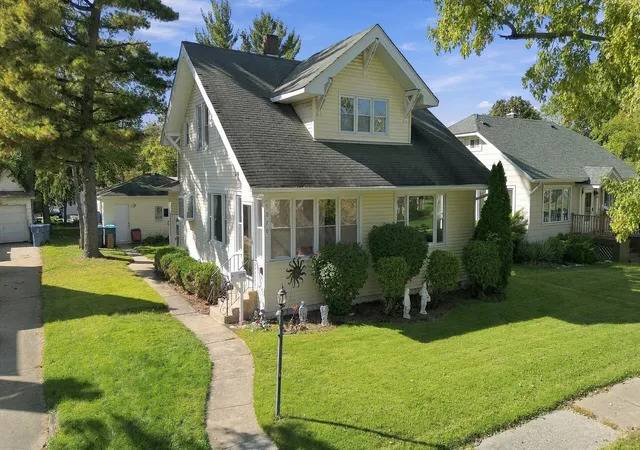 Photo 2 of Single family home for sale at 1270 Wood St, Crete, IL 60417 | MLS# 12761168 | Listing updated on 2026-10-11
