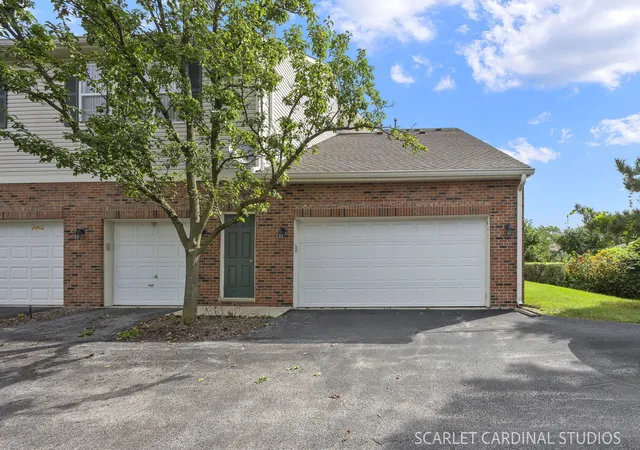 Photo 3 of Condo for sale at 641 W Moreland Ave, Addison, IL 60101 | MLS# 12761171 | Listing updated on 2026-09-24
