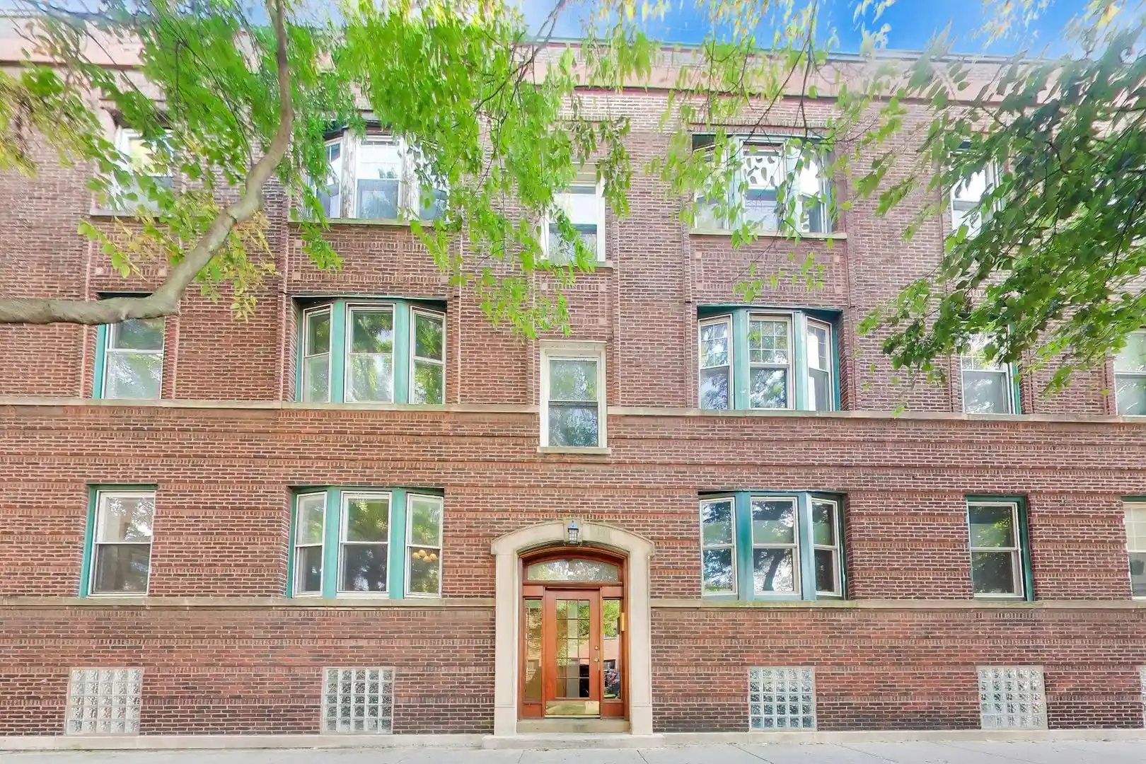 Listing Photo 1 - Condo for sale in 1247 W Leland Ave located at 1247 W Leland Ave, Chicago, IL 60640 - Unit 1247 W Leland Ave