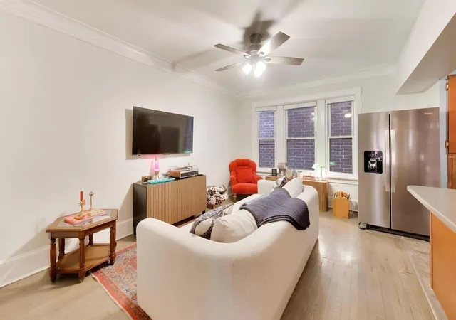 Listing Photo 4 - Condo for sale in building located at 1247 W Leland Ave, Chicago, IL 60640 - Unit #1