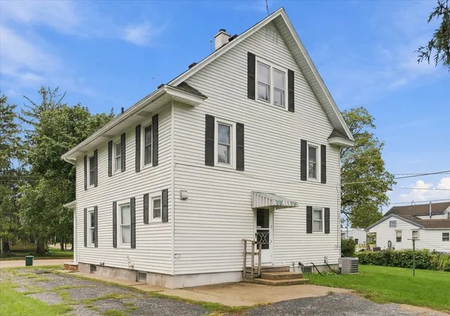 Photo 3 of Single family home for sale at 310 E Dixon St, Polo, IL 61064 | MLS# 12761174 | Listing updated on 2026-09-22