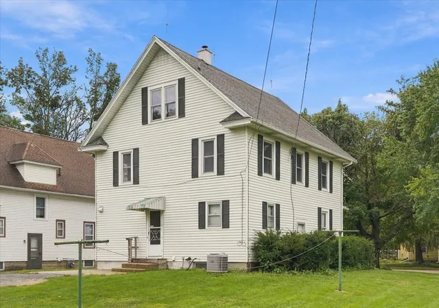 Photo 4 of Single family home for sale at 310 E Dixon St, Polo, IL 61064 | MLS# 12761174 | Listing updated on 2026-09-22