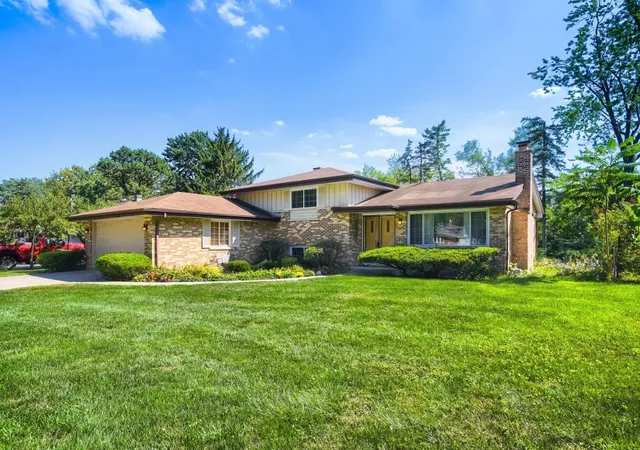 Single family home for sale at 883 E Zinnia Ln, Palatine, IL 60074 | MLS# 12761187