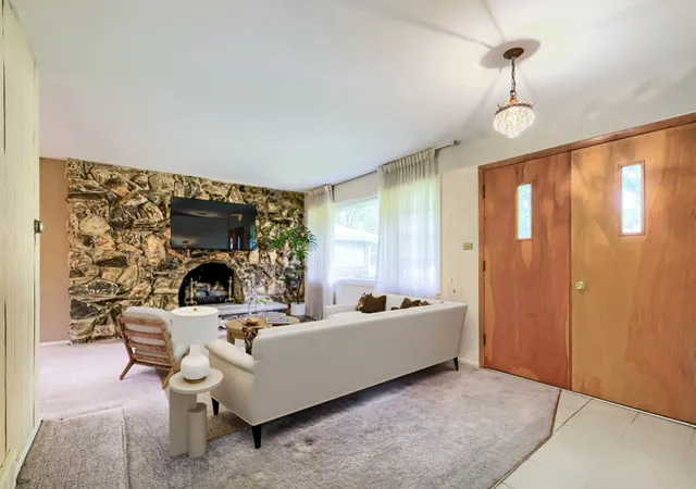Photo 2 of Single family home for sale at 883 E Zinnia Ln, Palatine, IL 60074 | MLS# 12761187 | Listing updated on 2026-09-22