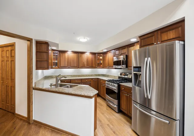 Photo 3 of Townhouse for sale at 11134 Indian Woods Dr, Indian Head Park, IL 60525 | MLS# 12761221 | Listing updated on 2026-10-01