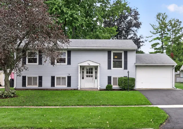 Photo 2 of Single family home for sale at 106 E Dresser Rd, De Kalb, IL 60115 | MLS# 12761228 | Listing updated on 2026-10-06