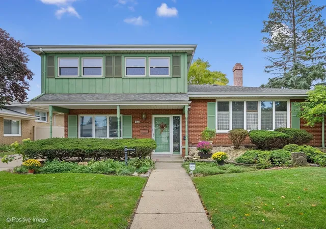 Single family home for sale at 4613 W 105th Street, Oak Lawn, IL 60453 | MLS# 12761233