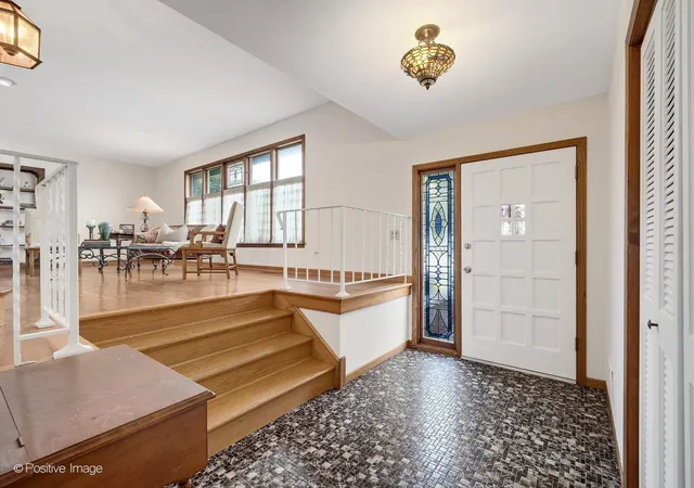 Photo 2 of Single family home for sale at 4613 W 105th Street, Oak Lawn, IL 60453 | MLS# 12761233 | Listing updated on 2026-09-25