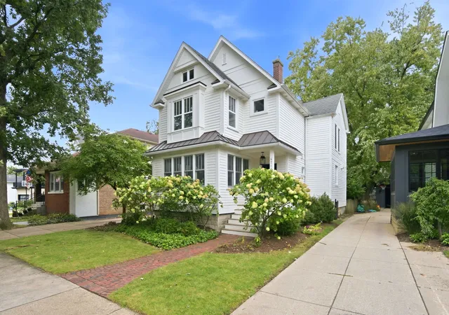 Photo 1 of Single family home for sale at 4712 Middaugh Ave, Downers Grove, IL 60515 | MLS# 12761234 | Listing updated on 2026-09-24