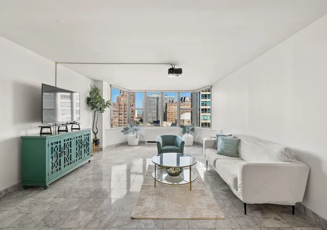 Photo 4 of Condo for sale at 525 W Hawthorne Pl #1102, Chicago, IL 60657 | MLS# 12761246 | Listing updated on 2026-09-16