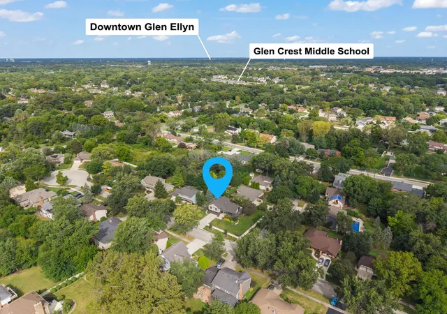 Photo 3 of Single family home for sale at 850 Glen Crst Dr, Glen Ellyn, IL 60137 | MLS# 12761247 | Listing updated on 2026-10-05