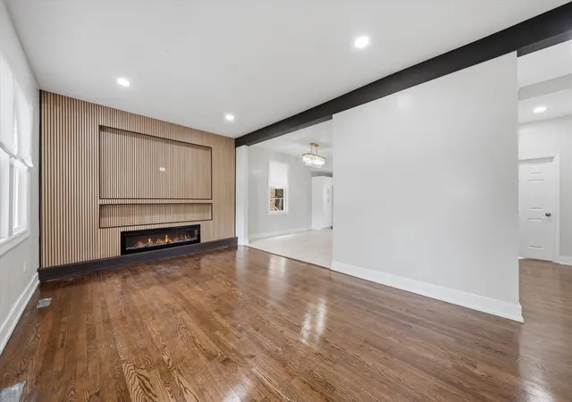 Photo 3 of Single family home for sale at 8506 S Euclid Ave, Chicago, IL 60617 | MLS# 12761248 | Listing updated on 2026-09-23