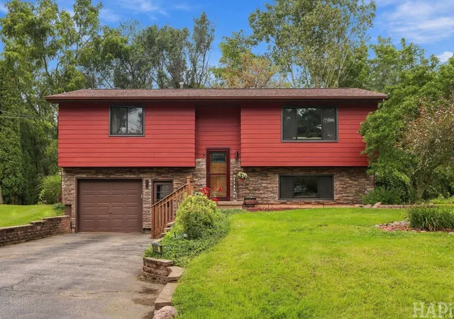 Photo 1 of Single family home for sale at 8006 Craig Dr, Wonder Lake, IL 60097 | MLS# 12761270 | Listing updated on 2026-09-24