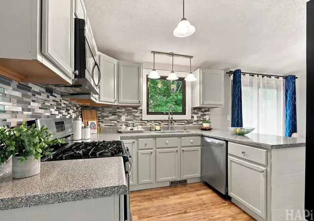Photo 4 of Single family home for sale at 8006 Craig Dr, Wonder Lake, IL 60097 | MLS# 12761270 | Listing updated on 2026-09-24