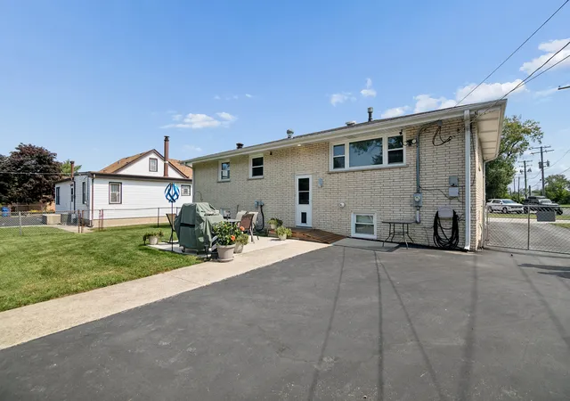Photo 3 of Single family home for sale at 7416 S Octavia Ave, Bridgeview, IL 60455 | MLS# 12761303 | Listing updated on 2026-10-01