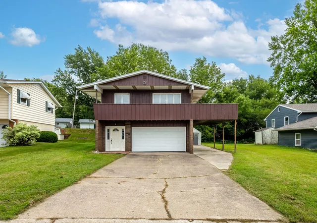 Photo 1 of Single family home for sale at 621 11th Street, Silvis, IL 61282 | MLS# 12761323 | Listing updated on 2026-09-24