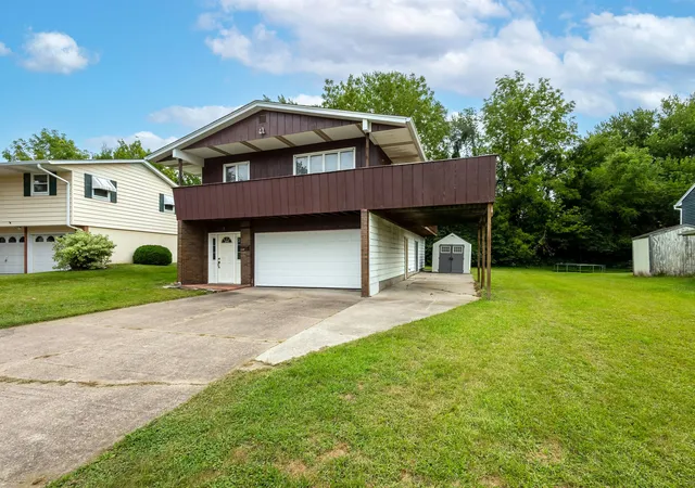 Photo 2 of Single family home for sale at 621 11th Street, Silvis, IL 61282 | MLS# 12761323 | Listing updated on 2026-09-24
