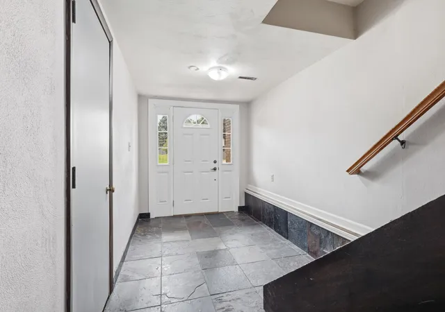 Photo 3 of Single family home for sale at 621 11th Street, Silvis, IL 61282 | MLS# 12761323 | Listing updated on 2026-09-24