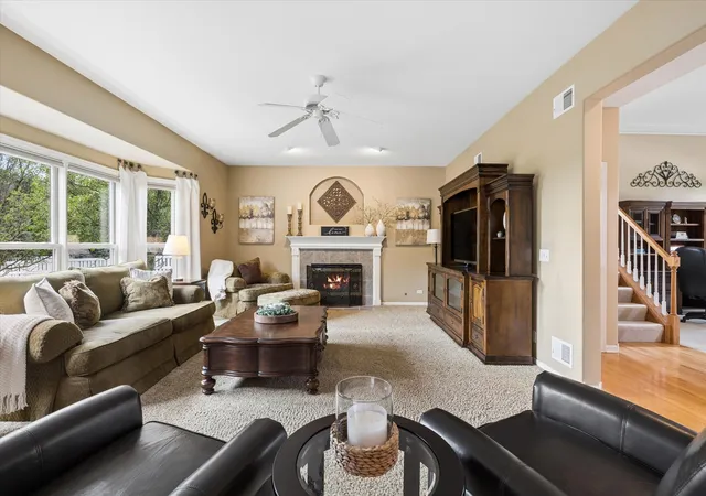 Photo 3 of Single family home for sale at 1250 Tunbridge Trl, Algonquin, IL 60102 | MLS# 12761336 | Listing updated on 2026-09-22