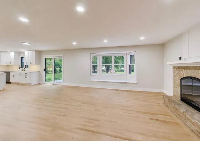 Photo 4 of Single family home for sale at 251 Perth Rd, Cary, IL 60013 | MLS# 12761361 | Listing updated on 2026-09-22